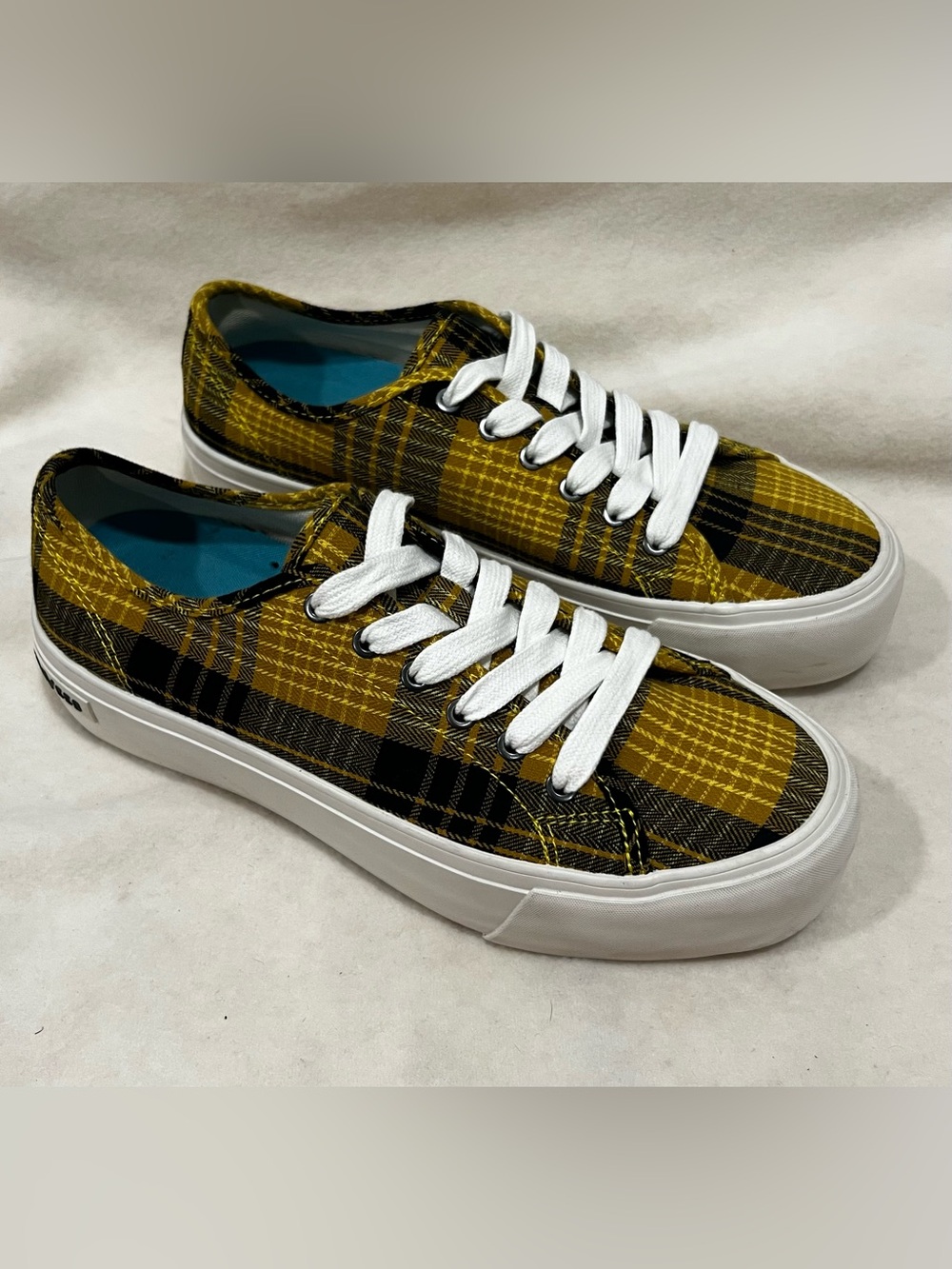SeaVees Women’s Low-Top Sneakers in Sun Valley Plaid Size 8.5